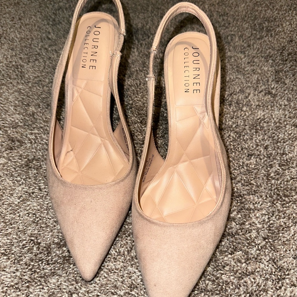 NWOT Nude heels